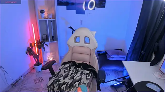 odelei online show from November 8, 9:45 am