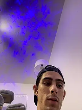 Snapshot of kennylove420 chatting on October 16, 12:40 am kennylove420 online show from October 16, 12:40 am