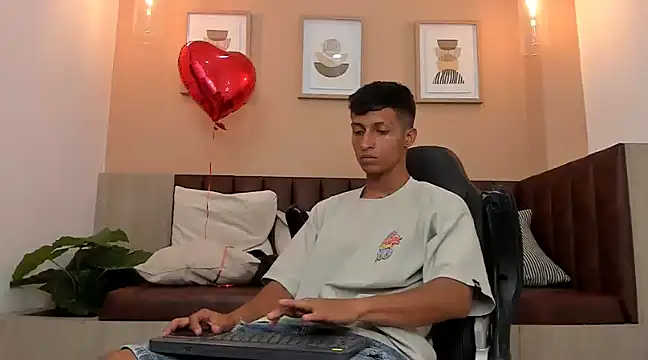 wolf james123 online show from February 8, 7:27 pm