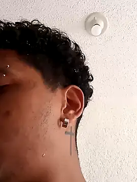 Snapshot of gugao666 chatting on January 17, 10:44 am gugao666 online show from January 17, 10:44 am