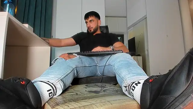 Snapshot of welcometo_hell chatting on October 4, 11:42 pm welcometo hell online show from October 4, 11:42 pm