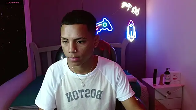 OwenStone  online show from December 4, 7:45 pm