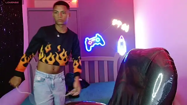 OwenStone  online show from December 2, 7:47 pm