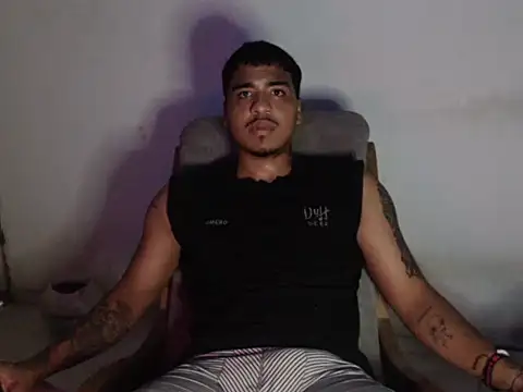 camiloacosta321 online show from November 5, 4:14 am