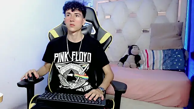 johnny cagee online show from December 19, 4:42 am