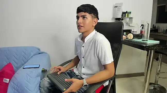 Lyam ap online show from January 11, 6:56 am