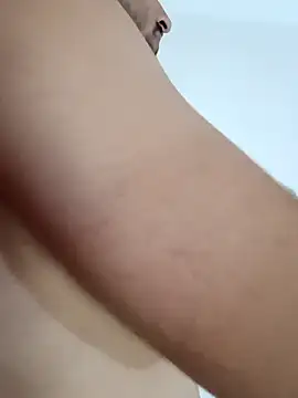 Snapshot of smartboy010101 chatting on March 12, 8:41 am smartboy010101 online show from March 12, 8:41 am