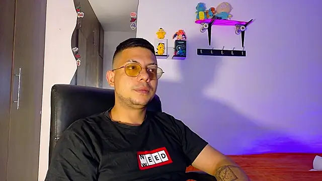 Snapshot of Nymphobuddies chatting on September 29, 8:27 pm Nymphobuddies online show from September 29, 8:27 pm