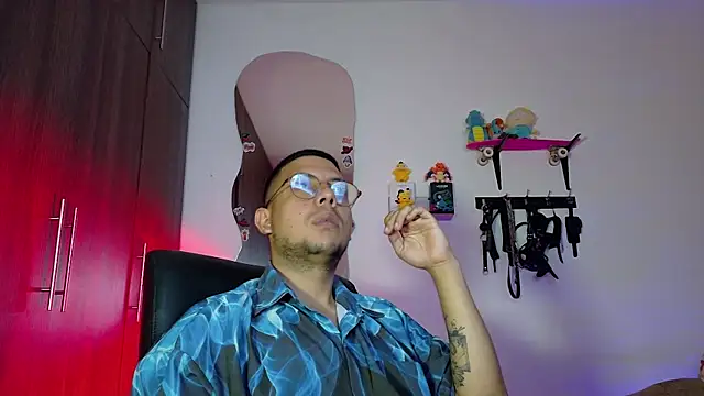 Snapshot of Nymphobuddies chatting on November 9, 2:21 pm Nymphobuddies online show from November 9, 2:21 pm