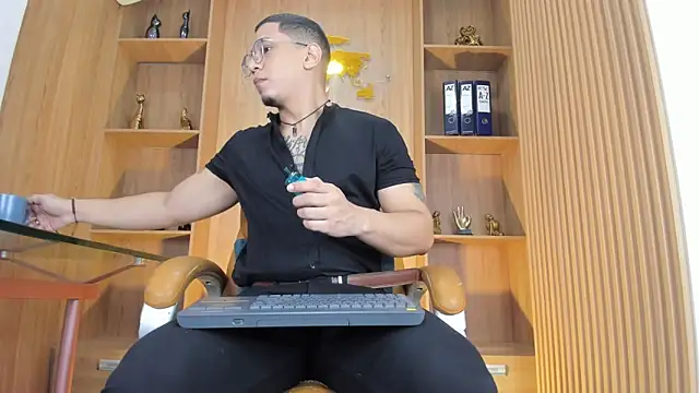 JoshMillerr  online show from June 1, 7:25 pm