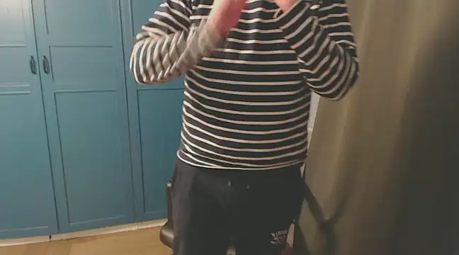 Snapshot of CuteMan33 chatting on December 15, 11:20 pm CuteMan33 online show from December 15, 11:20 pm