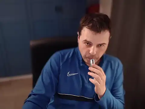 CuteMan33 online show from April 29, 6:47 pm