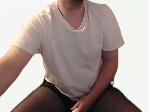 Snapshot of CuteMan33 chatting on September 13, 1:39 am CuteMan33 online show from September 13, 1:39 am