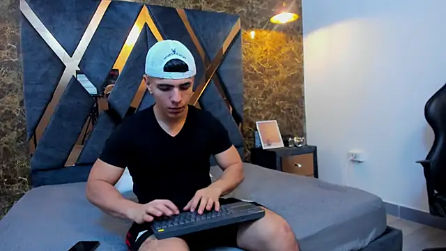 Flynn Riider online show from January 12, 6:16 pm