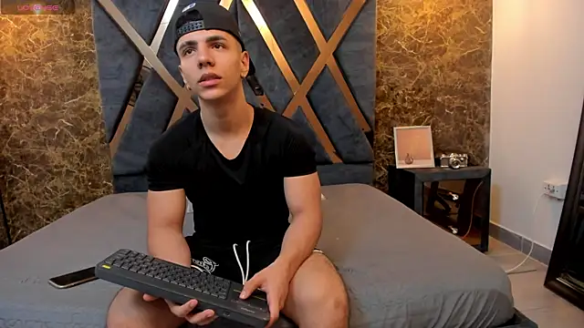 Flynn Riider online show from February 12, 11:29 am