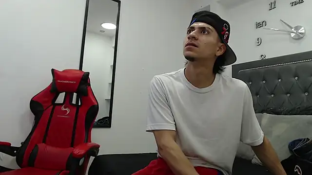 Shine  Boy online show from December 26, 7:49 pm