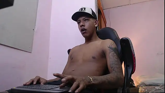 Snapshot of mr_stiven_ chatting on January 12, 12:28 am mr stiven  online show from January 12, 12:28 am