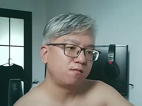 Snapshot of leoUSIR chatting on September 22, 6:24 am leoUSIR online show from September 22, 6:24 am