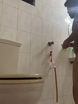 Snapshot of GildanK18 chatting on October 16, 10:07 pm GildanK18 online show from October 16, 10:07 pm