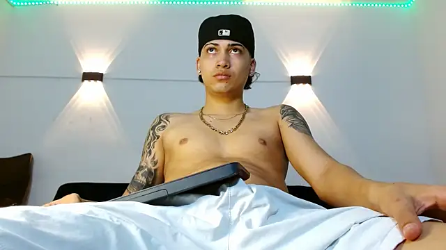 Br4ndxpimm online show from December 18, 8:05 pm