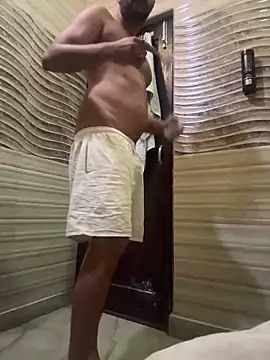 Snapshot of skyisthelimit12 chatting on March 20, 2:40 am skyisthelimit12 online show from March 20, 2:40 am