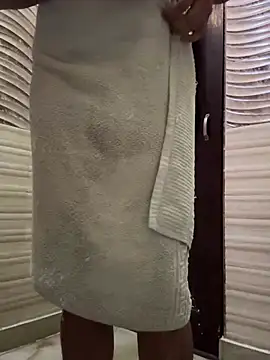 Snapshot of skyisthelimit12 chatting on February 23, 6:33 am skyisthelimit12 online show from February 23, 6:33 am