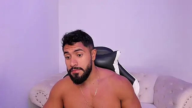 Santiago huntt online show from February 3, 9:09 pm