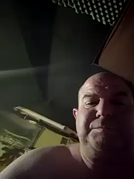 Snapshot of hesjustafriend chatting on February 7, 4:06 am hesjustafriend online show from February 7, 4:06 am