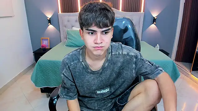 Tommy18   online show from February 28, 3:49 am