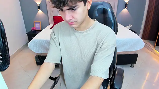 Tommy18   online show from March 26, 3:43 am