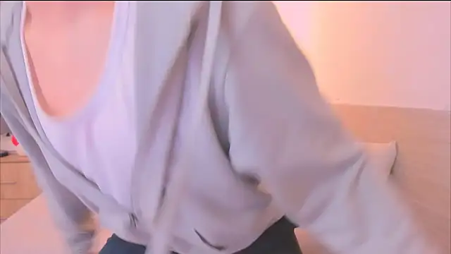 AllanYong18 online show from February 1, 11:42 am