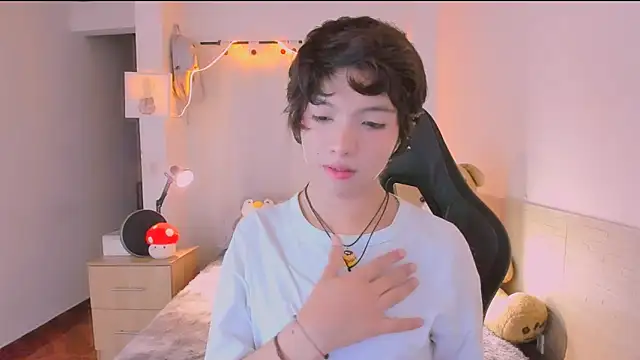 AllanYong18 online show from April 12, 9:00 am