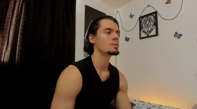 maxi styles online show from February 7, 8:10 pm