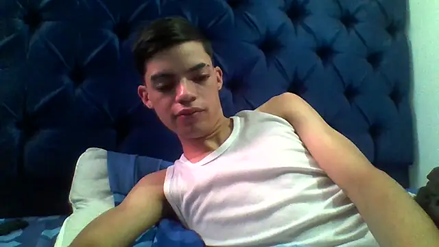 Latinos 2001 online show from April 23, 5:04 pm