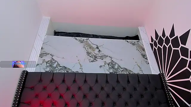 EthaanCox online show from April 16, 9:04 pm