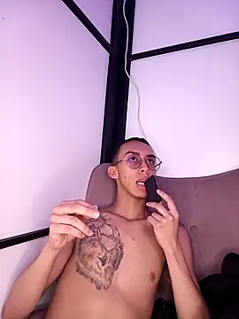 EthaanCox online show from March 14, 8:49 pm