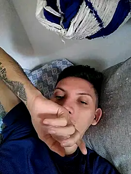 welitonzz28 online show from May 15, 1:08 pm
