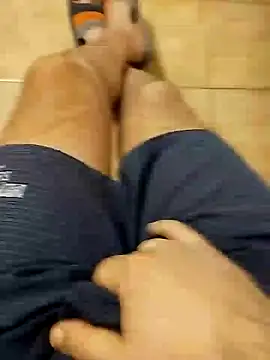 Snapshot of ALEX19833 chatting on January 21, 5:39 am ALEX19833 online show from January 21, 5:39 am