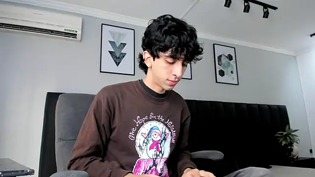 Alezzandro  online show from March 8, 1:44 pm