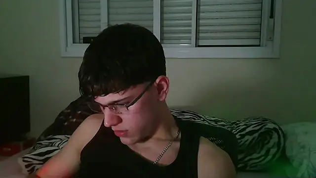 vitorsafado19 online show from September 15, 1:30 am