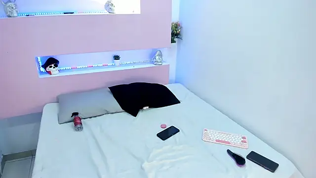 Nikki and Mayk online show from January 18, 1:13 pm