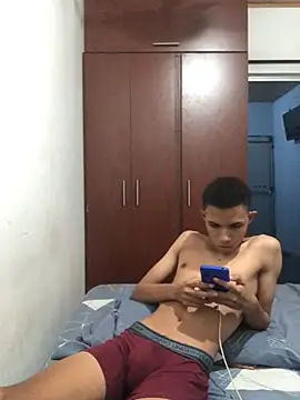 Alvarozzxv online show from January 27, 6:09 am