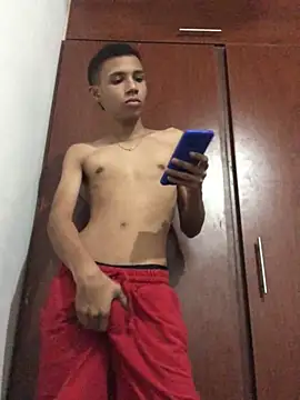 Alvarozzxv online show from January 30, 5:19 am