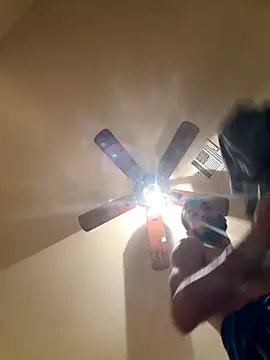 Snapshot of skinnybuttalll chatting on October 31, 10:07 am skinnybuttalll online show from October 31, 10:07 am