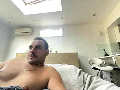 justeqqun online show from November 1, 2:32 pm