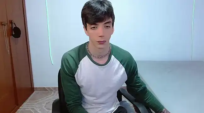 H3ll B0I online show from February 18, 11:19 pm