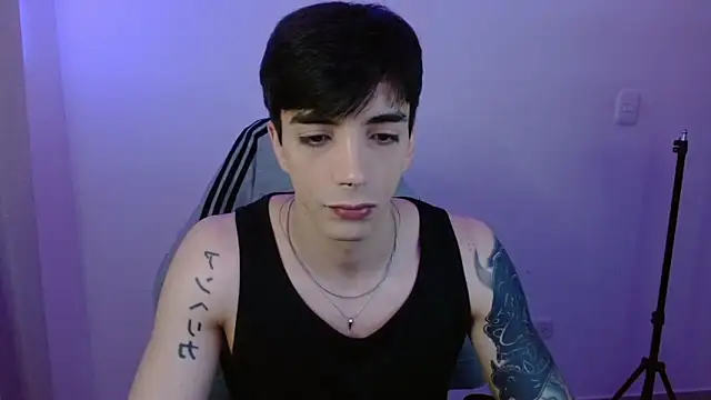 H3ll B0I online show from March 8, 11:42 pm