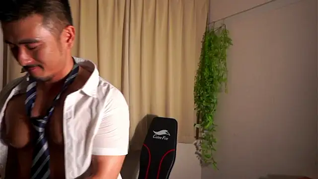 NARIO 18KIN online show from April 28, 12:43 pm