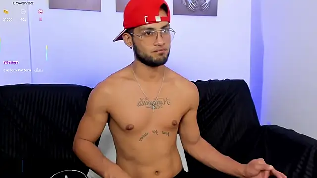 Max Conor1 online show from April 15, 6:24 am