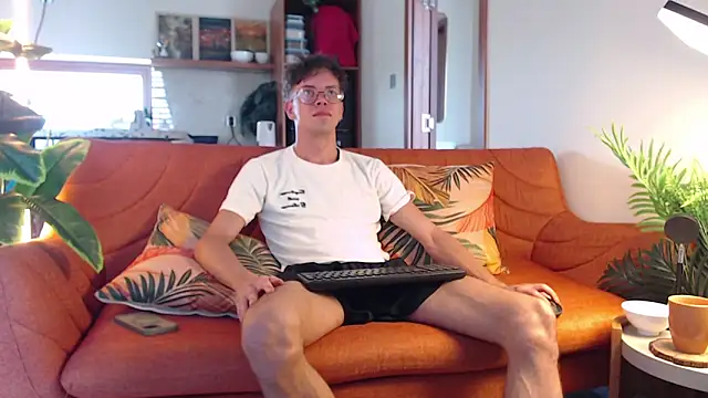 William Henry  online show from April 22, 5:14 am